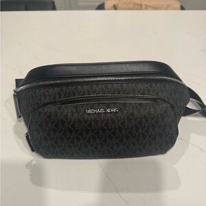 Michael Kors Black & Gray Crossbody sling Bag, Signature collection